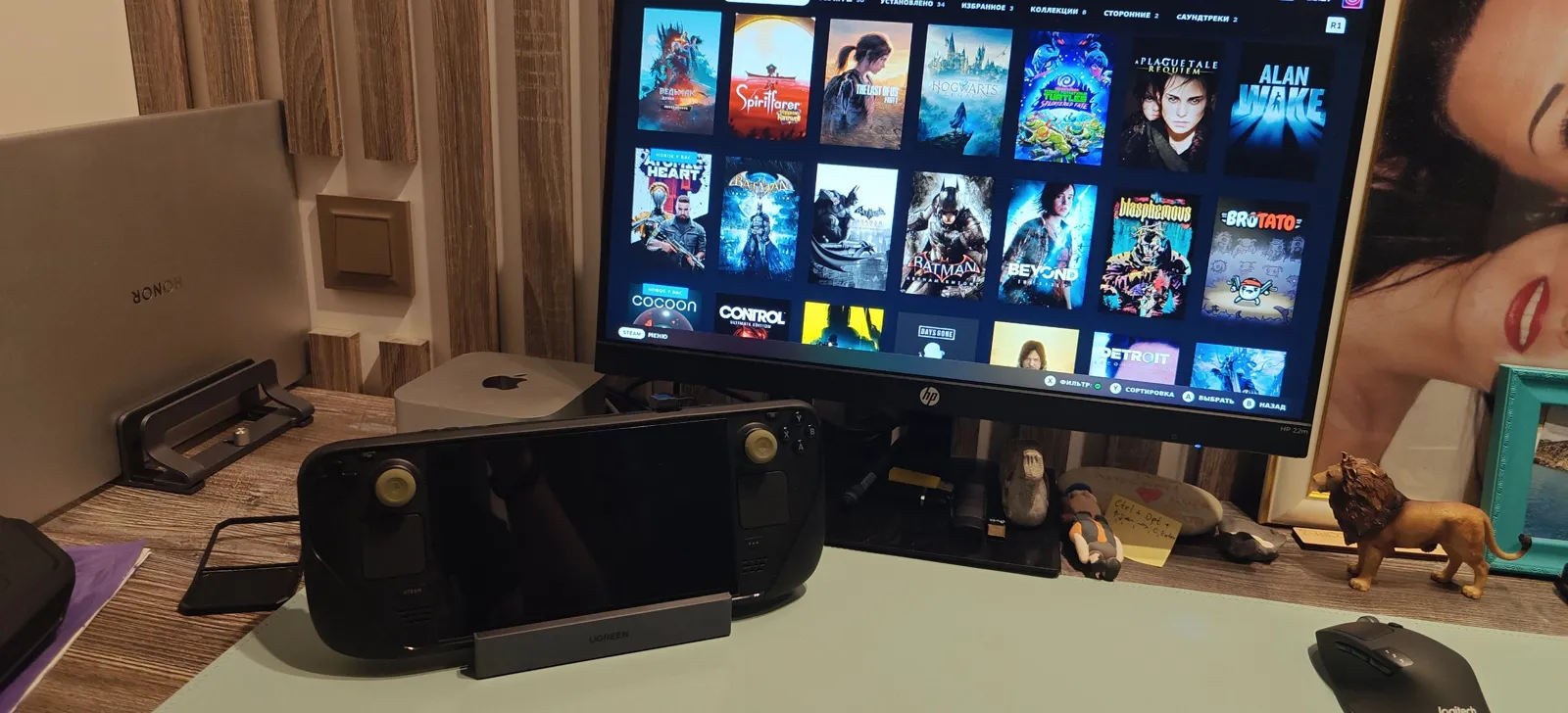 Steam Deck в доке и библиотека игр, выведенная на монитор